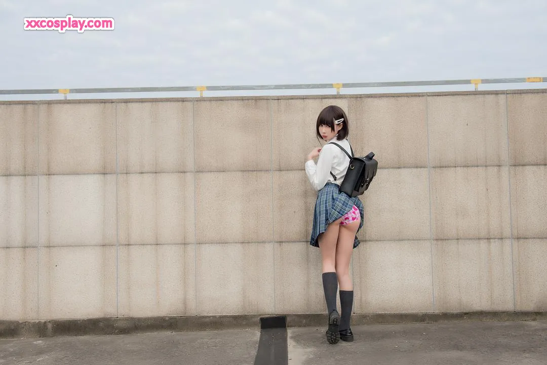 Saionji Nangao: Teasing Schoolgirl Skirt Peek